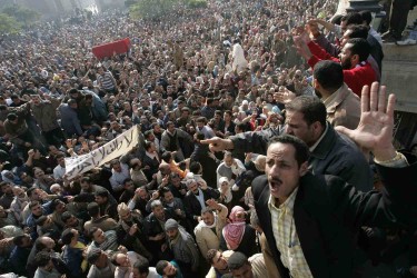 9 December 2006: More than 20,000 workers at the state-owned Ghazl el-Mahalla are striking, demanding two-month bonus and the impeachment of their corrupt management. Photo by Nasser Nouri
