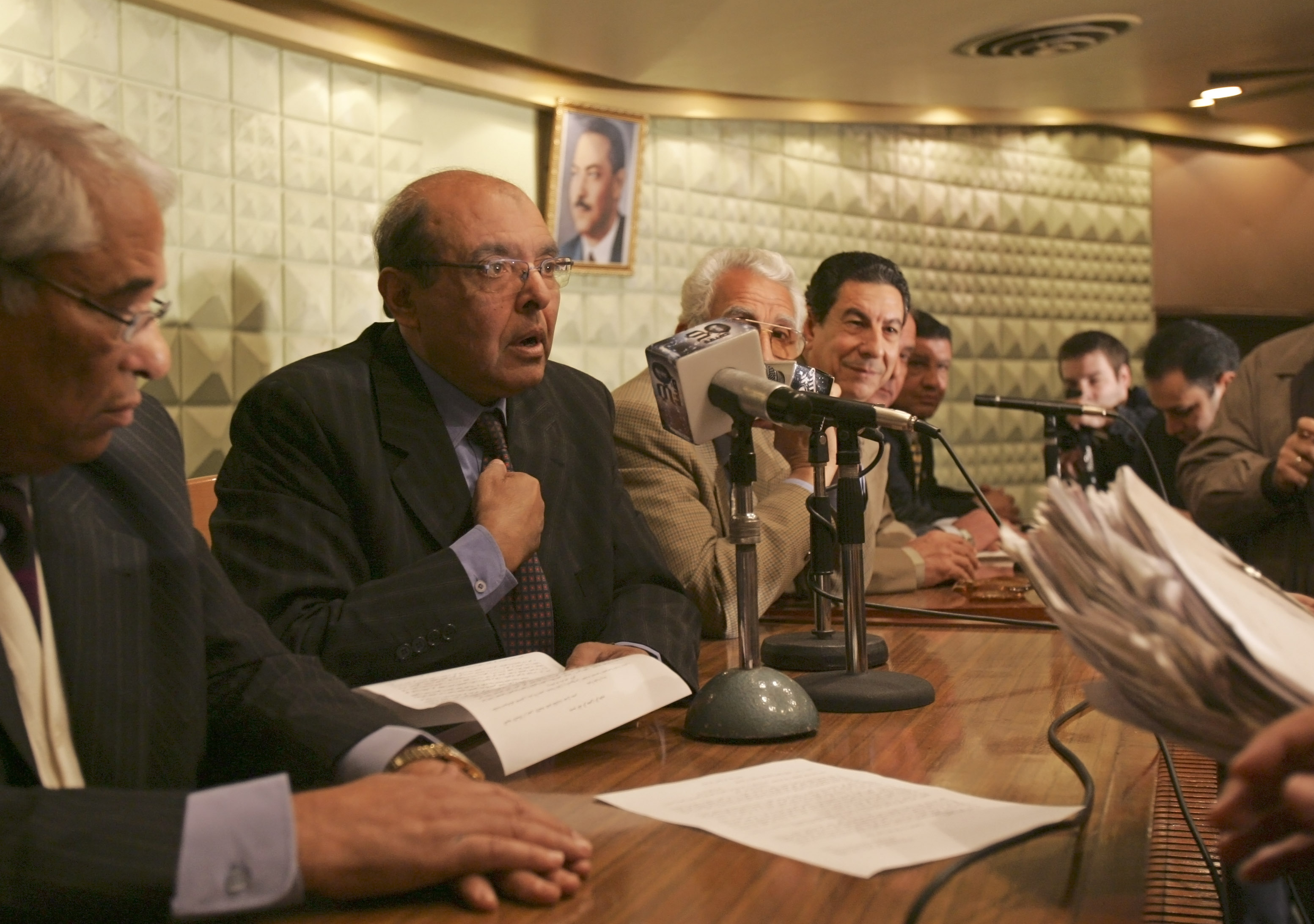 Photo by Tara Todras-Whitehill, of Sa'eed el-Gohari and other NDP-affiliated Union officials, in a dialogue with the Mahalla workers