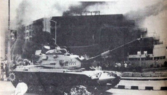 Mubarak's army tanks sent to Giza to squash the CSF conscripts rebellion, Photo by Reuters
