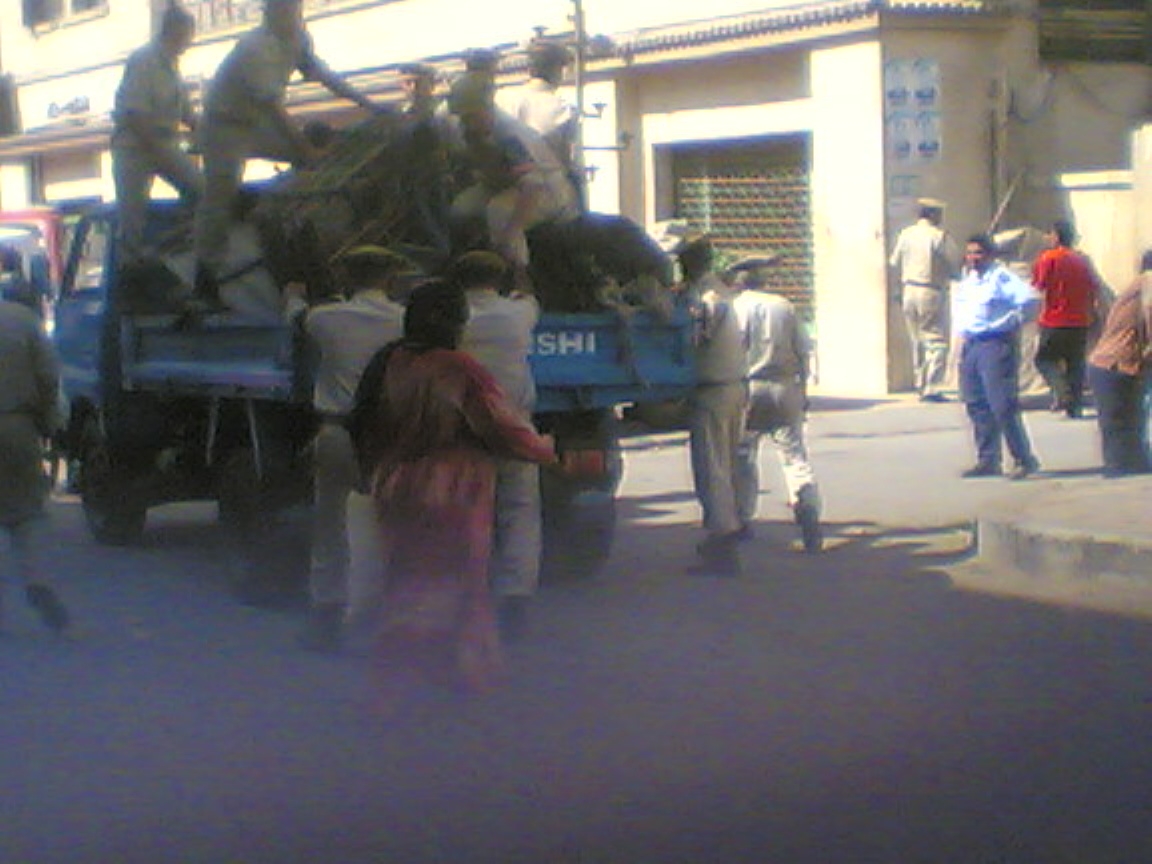 Mahalla under police siege, 26 September 2007, Photo by Kareem el-Beheiri