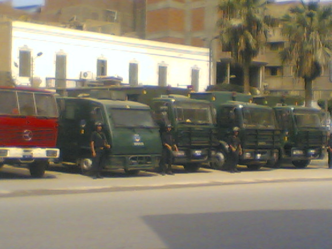 Mahalla under police siege, 26 September 2007, Photo by Kareem el-Beheiri