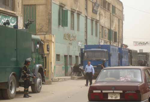Security forces taking control of Mahalla el-Kubra on the dawn of 6 of april, before the announced strike of 27.000 textile workers. (Per Bjorklund, Mahalla 2008-04-06)