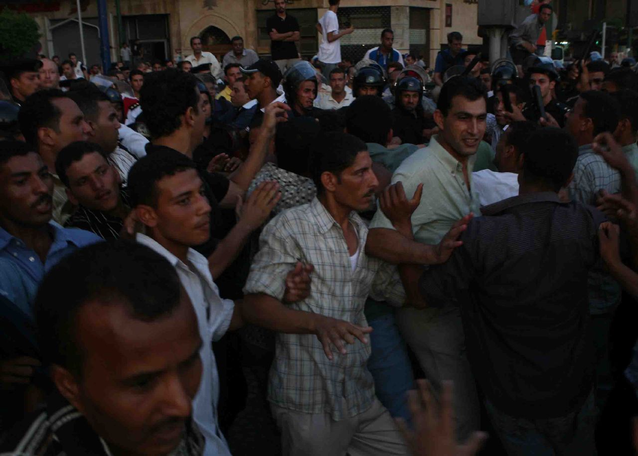 Police-deployed thugs in Tahrir Square barring activists from marching (Photo by Amr Abdallah, 26 July 2006)