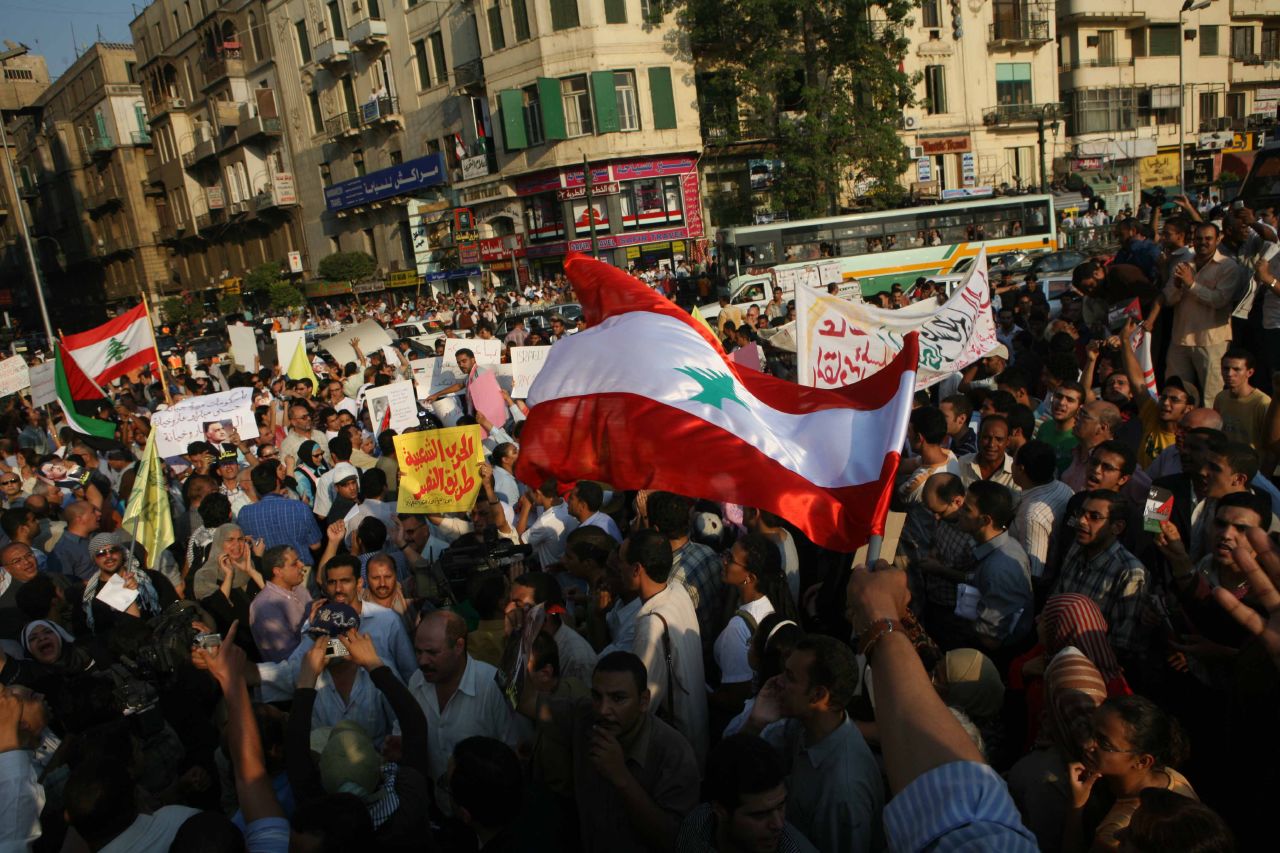 Demonstrators chant in solidarity with the Palestinian and Lebanese resistance in Tahrir Square (Photo by Amr Abdallah, 26 July 2006)