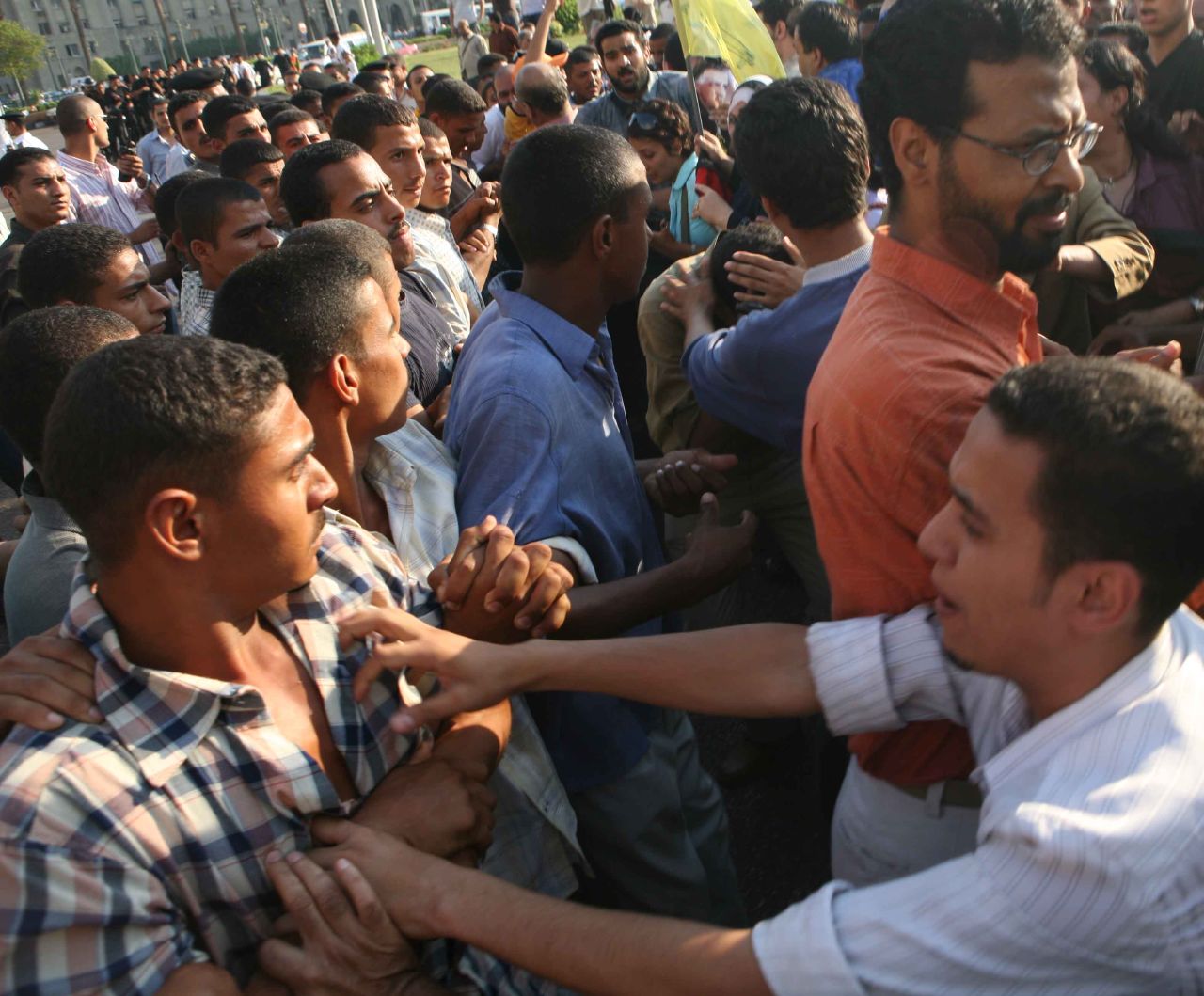 Police deployed plainchothes thugs to bar protesters from marching in Tahrir Square (Photo by Amr Abdallah, 26 July 2006)