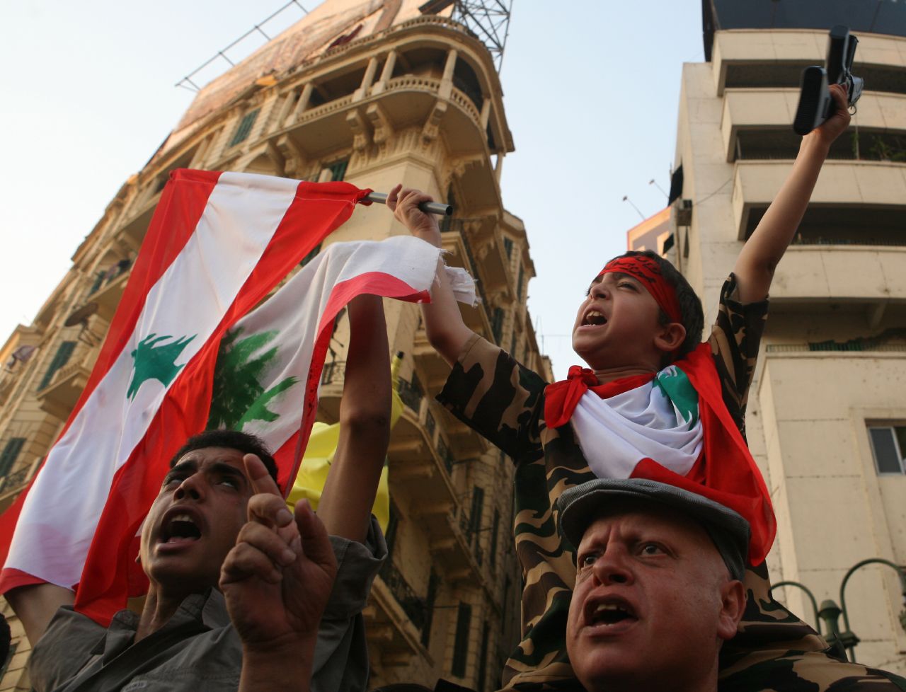Pro-Lebanese resistance protesters were of all ages (Photo by Amr Abdallah, 26 July 2006)